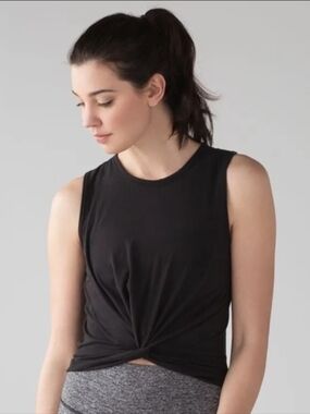 Lululemon Crescent Tank Top Black No Size Tag Size Small?